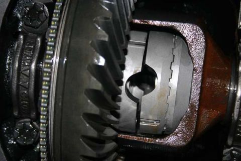 1991 Ford Explorer - This image shows the internal components of a vehicle's differential, including gears and housing.