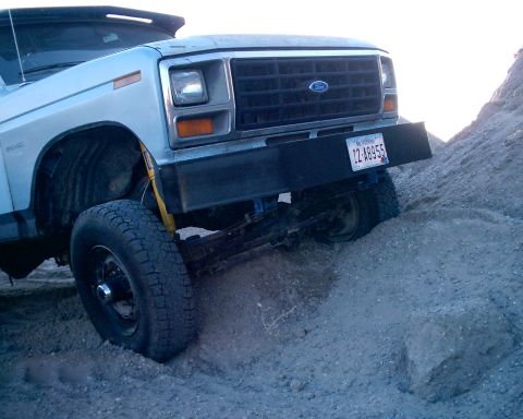 1985 Ford Bronco - test on a dirt pile