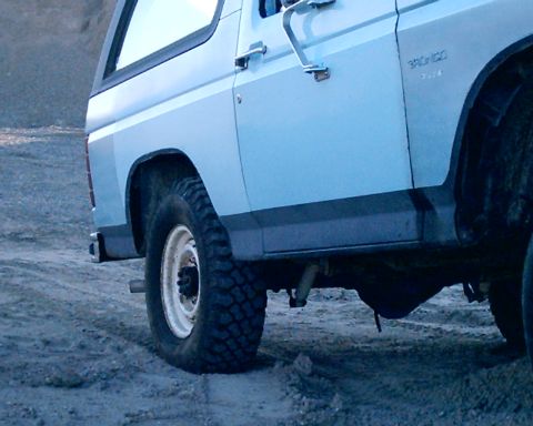 1985 Ford Bronco - stock rear tire tucks in well