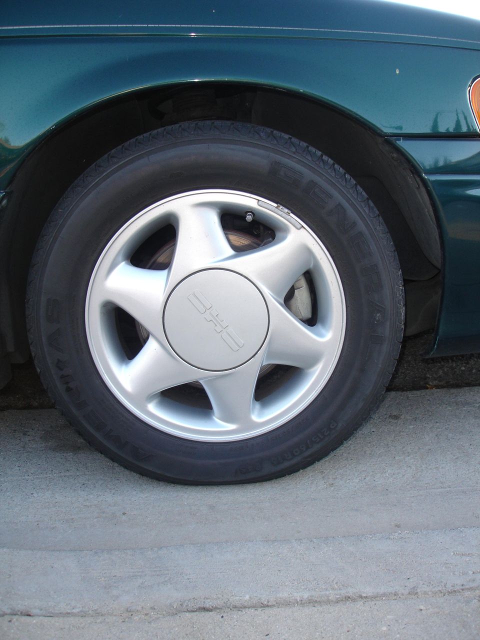 1995 Ford Taurus front wheel and fender