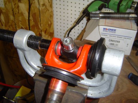 1989 Ford Bronco - Pressing in the Ujoints