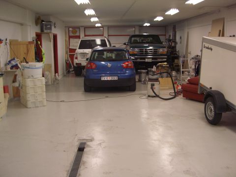 1996 Ford Bronco - Garage scene with a 1996 Ford Bronco, a Volkswagen Golf, and a trailer.