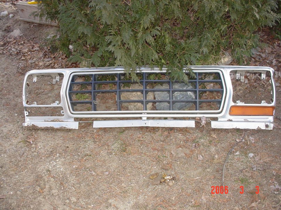 1978 Ford Bronco grille, chrome and black, with orange turn signal housing