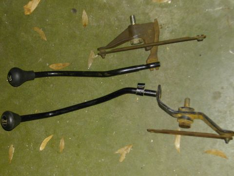 1993 Ford Bronco - top bw 1356 shifter bottom np 208 shifter?