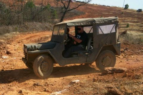 1993 Ford Bronco - Nate navigating Bleddyn in their M151A Mutt through the winding Blind Man's Bluff course. And yeah, the driver is BLINDED while wearing wel…