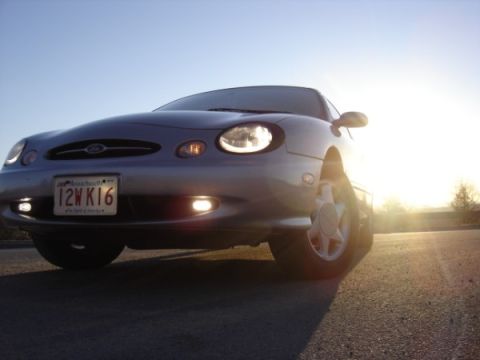 1999 Ford Taurus - Front view of a 1999 Ford Taurus on a sunny day, showing the license plate.