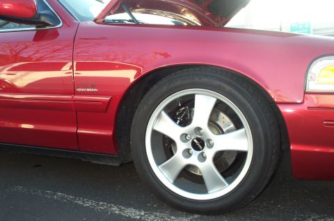 1998 Ford Crown Victoria - Note the Brembo brakes.