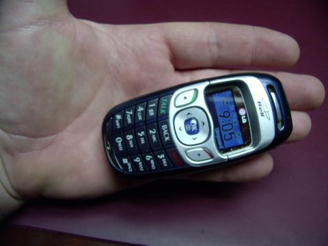 1990 Lincoln Town Car - An LG flip phone is held in a person's hand, showing the time as 9:05.