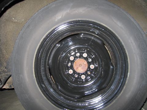 1991 Ford LTD Crown Victoria - Goodyear Eagle GT tire on a black steel wheel, the lug nuts and central hub clearly visible.