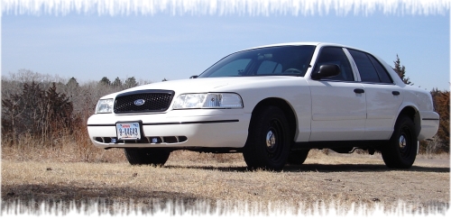 White 2000 Ford Crown Victoria sedan, 3q front view