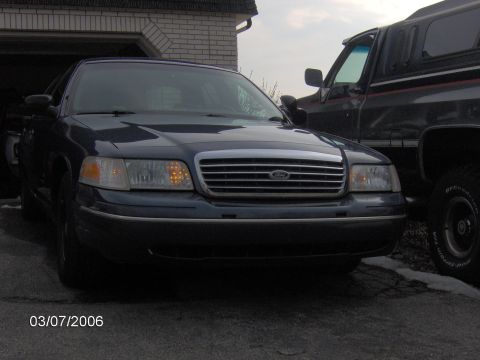 1998 Ford Crown Victoria - 98 vic front