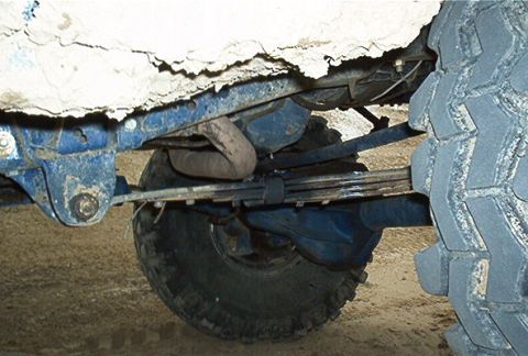 1986 Ford Bronco - Leaf clamp. This sucker won't be seperating again.