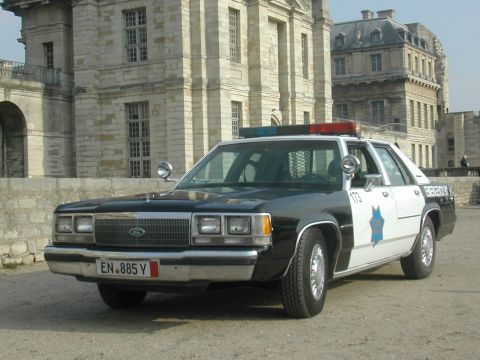 1991 Ford Crown Victoria - This 1991 Ford Crown Victoria police car is parked in front of a large stone building.