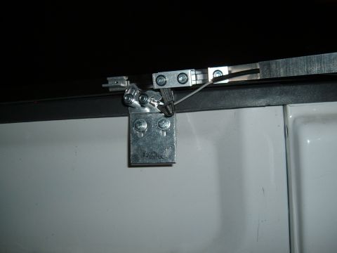 2003 Ford F-150 - Tonneau cover latch mechanism detail.