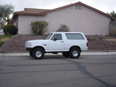 1996 Ford Bronco - Before lift. With 2" procomp coils and a short add a leaf on 33 12.50 15 pro comp a/t's.