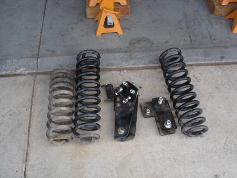 1996 Ford Bronco - New superlift brackets with grade 8 hardware and new coils. The coil on the left is the procomp 2". The pro comp measures 17" and the super…