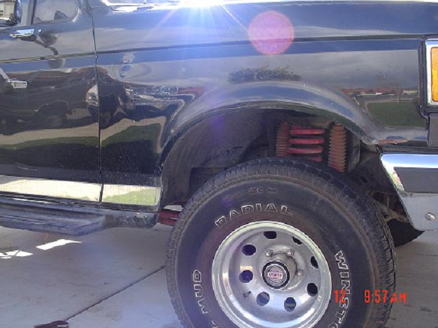 1987 Ford Bronco front fender and wheel with red springs