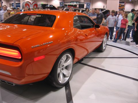 1999 Ford Crown Victoria - 2008 Dodge Challenger (V8, manual)