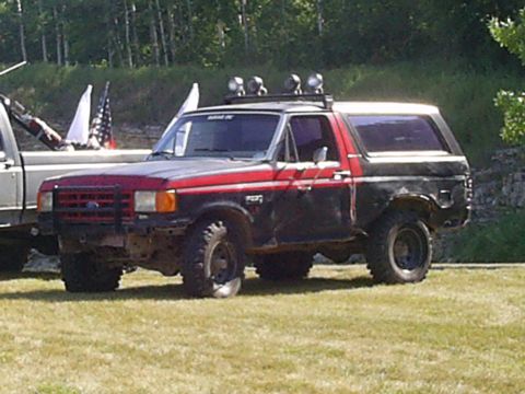 1977 Ford F-150 - This Ford Bronco features a two-tone paint scheme and auxiliary lighting mounted to its roof.