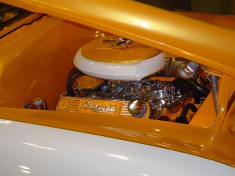 1979 Ford Bronco - Custom engine bay Oldsmobile valve covers and a two-tone air cleaner assembly.