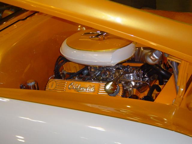 Engine bay with Oldsmobile valve covers and custom air cleaner