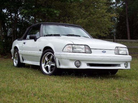 1990 Ford Mustang photo