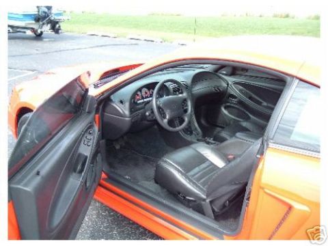 2000 Ford Mustang photo