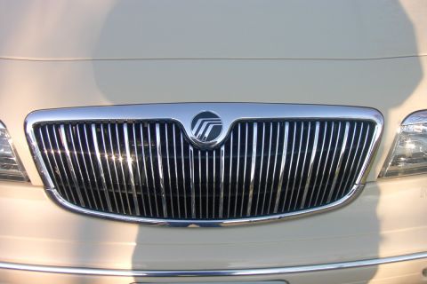 1996 Mercury Grand Marquis - Grille close up, note color in bottom is due to reflections, not peeling chrome lol