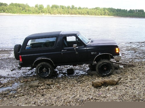 1990 Ford Bronco “blue”