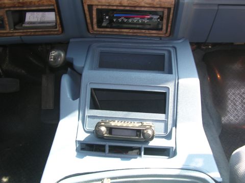 1986 Ford Bronco - I don't like the end result in the slot for the 4wd lever but I'll try to improve it