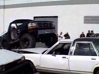 1996 Ford Bronco - Video from the car crush