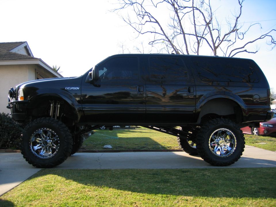 2003 Ford Excursion “Struunz”