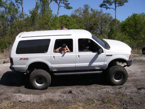 2000 Ford Excursion photo