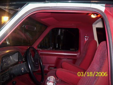 1988 Ford Bronco - Another pic of a $300 bronco interior, the McDonald's cup was not included.