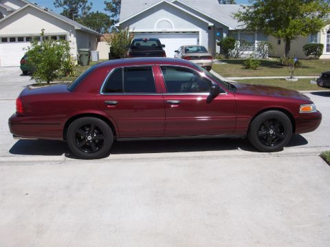 2004 Ford Crown Victoria photo