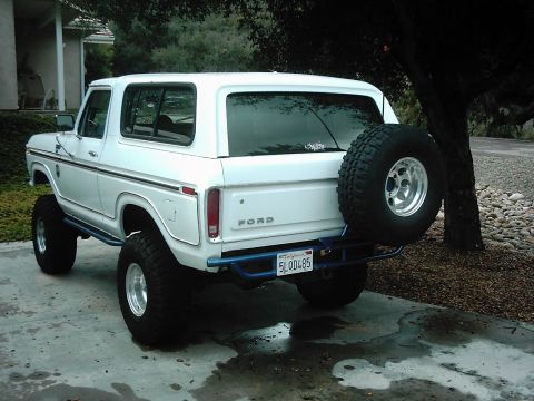 1978 Ford Bronco - This 1978 Ford Bronco features a lifted suspension and a rear-mounted spare tire carrier.