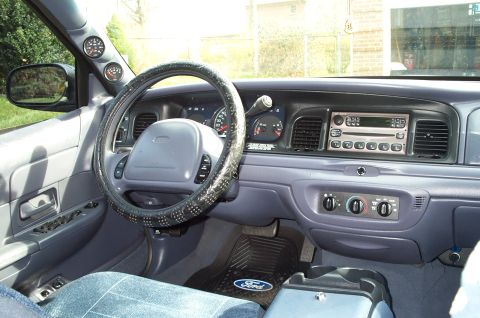 1998 Ford Crown Victoria - Note the A-pillar gauge pod.