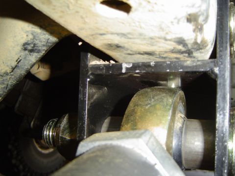 1989 Ford Bronco - Added an extra bolt to the rear mount