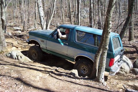 1987 Ford Bronco - Baldkris taking it smoothly in a rock climbing play area.