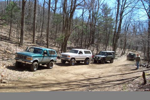 1987 Ford Bronco - Giving the rigs a break after some rough play