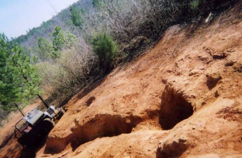 1995 Ford Bronco - Second attempt at the hill climb, he got it by the nuts on the second try!