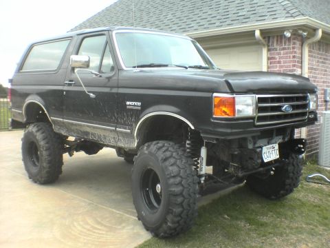 1991 Ford Bronco - This lifted black Ford Bronco appears to be a 1991 model, matching the registry claim.