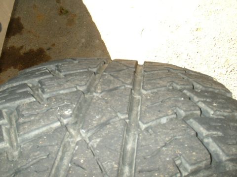 1991 Ford Bronco - A close-up view of a tire tread shows wear and tear, with the "SUPERMOTORS" logo visible in the corner.
