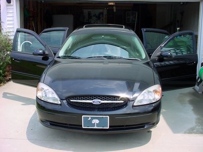 2000 Ford Taurus - 2000 Midnight Black Ford Taurus SES 4-Door Sedan - Front