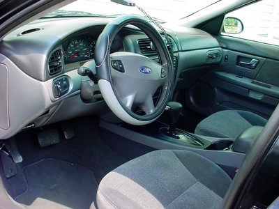 2000 Ford Taurus - 2000 Midnight Black Ford Taurus SES 4-Door Sedan - Interior Front