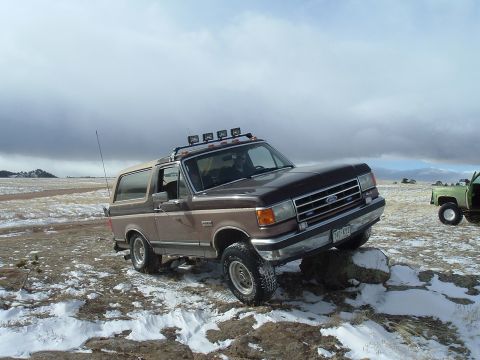 1989 Ford Bronco - Playin on a rock