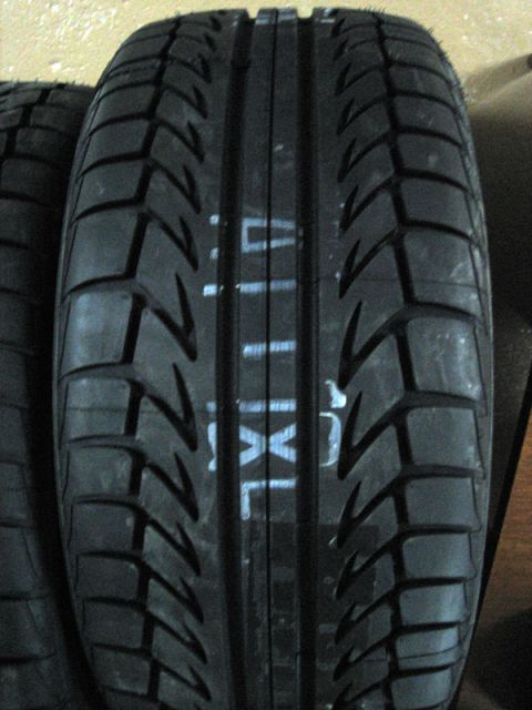 2000 Ford Crown Victoria photo