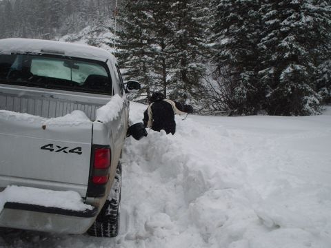 1990 Ford Bronco - More digging before attempting a snatch