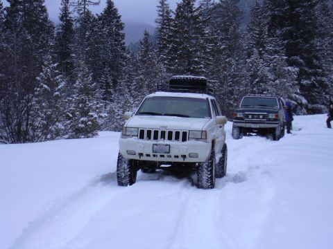 1990 Ford Bronco - We decided it was best to back 1/2 down the road to turn around, and then back up all the way again so we could pull the dodge going forwar…