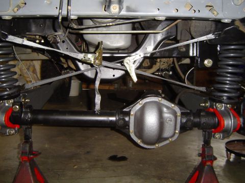 1989 Ford Bronco - Weight back on the axle, and ratchet straps centering it